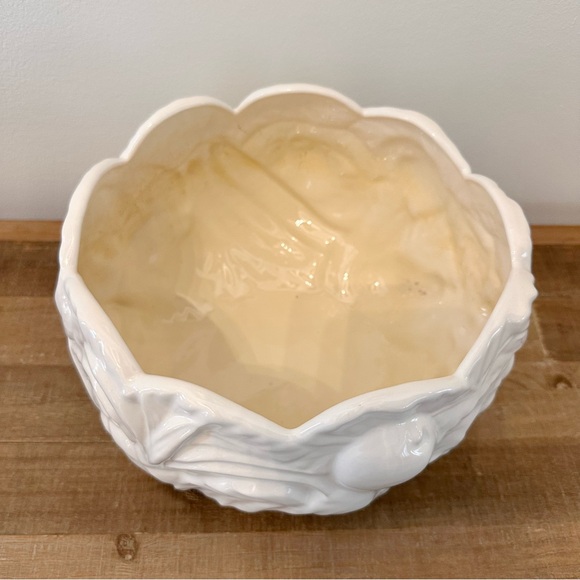 Vintage Bone White Embossed Fruit Bowl Scalloped Edges Dining Storage Planter - Picture 4 of 8